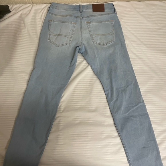 Ripped Light Hollister Skinny Jeans - Picture 4 of 4